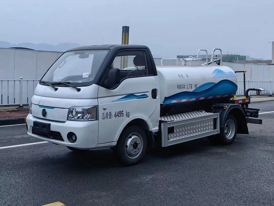 程力牌4.5吨新能源纯电动洒水车
