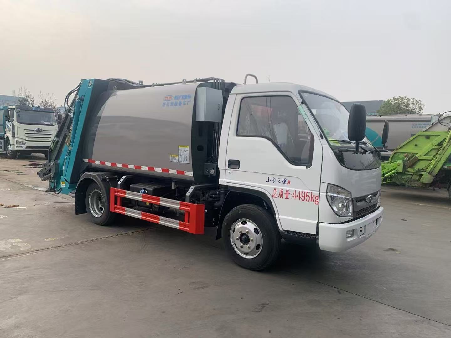 蓝牌新能源压缩垃圾车----（恭喜北京吴总喜提新车）